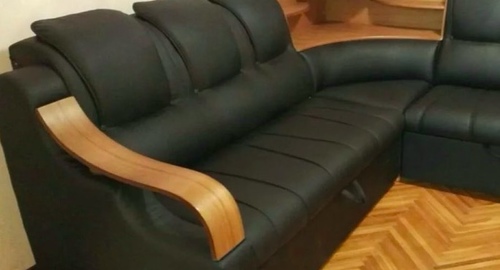 Перетяжка кожаного дивана. Московская